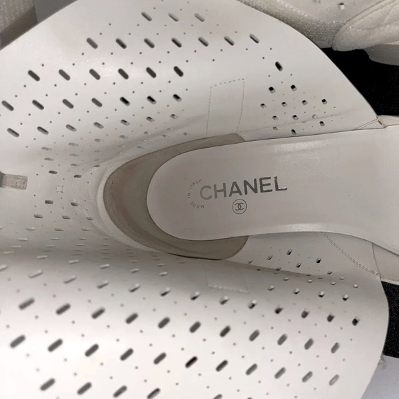 AUTHENTIC CHANEL 17S PERFORATED SUEDE WHITE SHORT BOOT $1125 42EU/12US - Picture 3 of 11